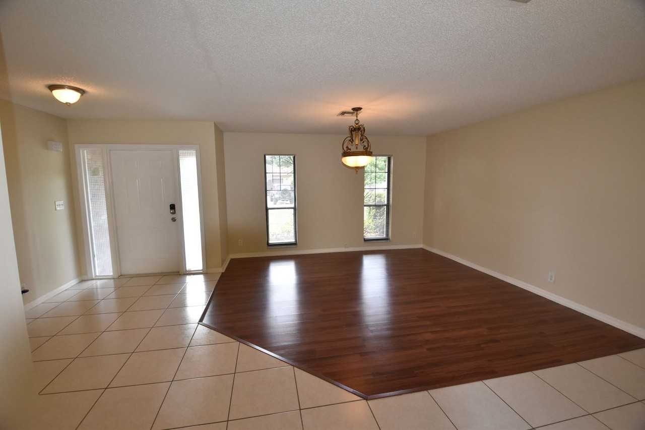 7007 Nw 39th St - Photo 3 of 20