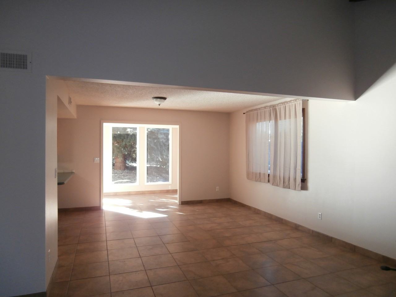 1823 N Hornet Way - Photo 2 of 8