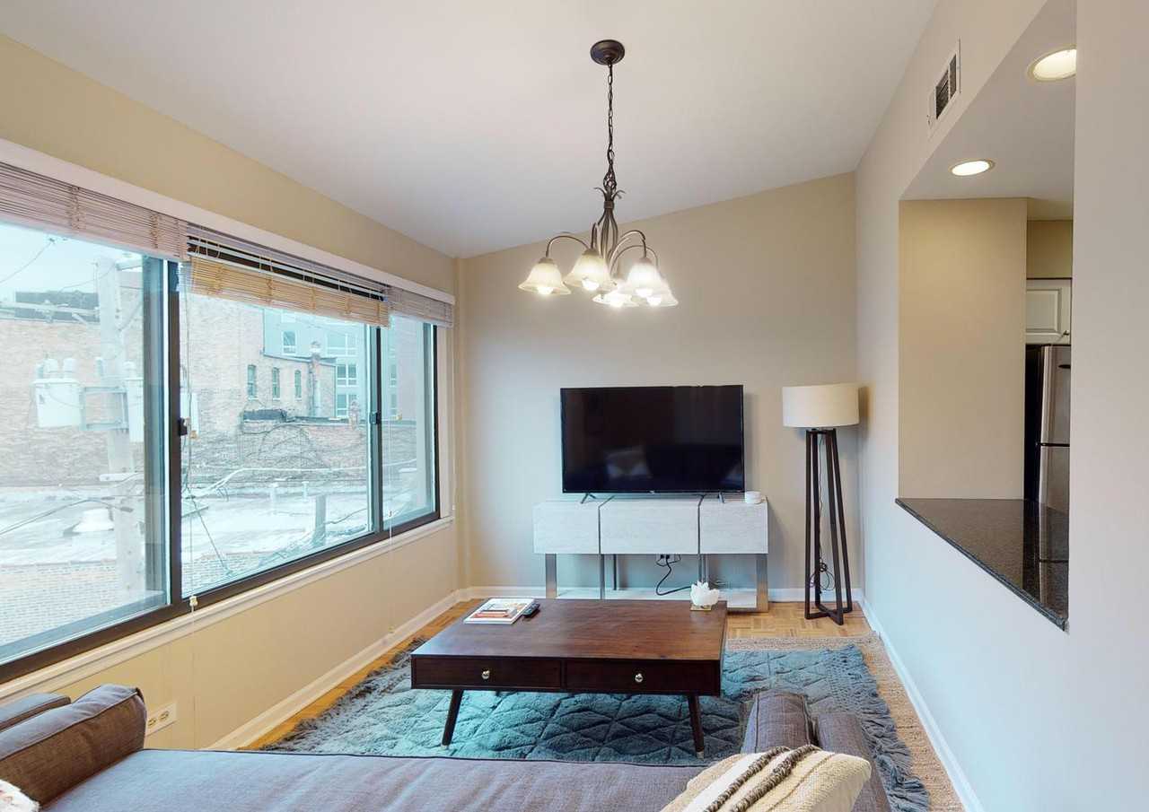 Classic Wrigleyville apartment one block from the lake Apartments in