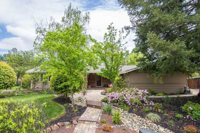 1850 Del Rio Drive - Photo 2 of 30