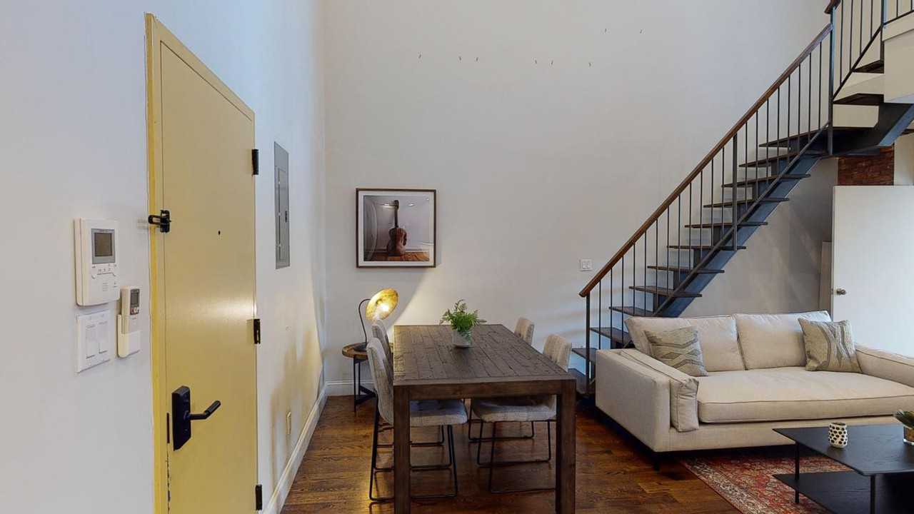 Gorgeous Ridgewood apartment with rooftop deck - Photo 2 of 6