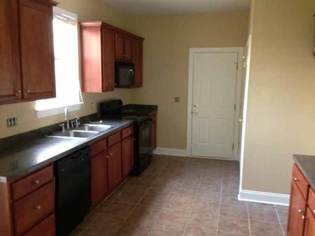 3245 Elliot Jacob Ave - Photo 2 of 12