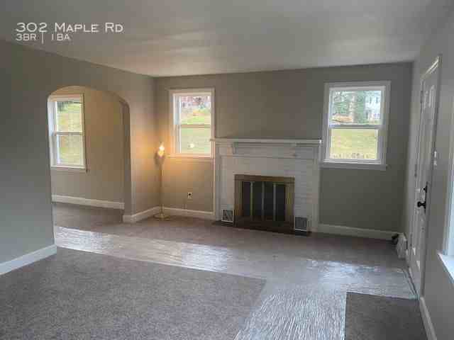 302 Maple Rd - Photo 3 of 11