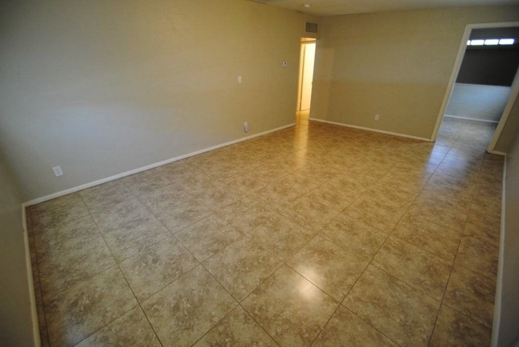 4537 N 30th Ave - Photo 3 of 15