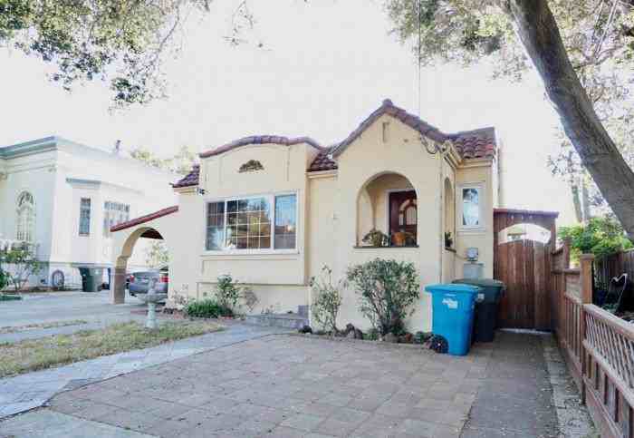 1112 Sanchez Avenue - Photo 3 of 20