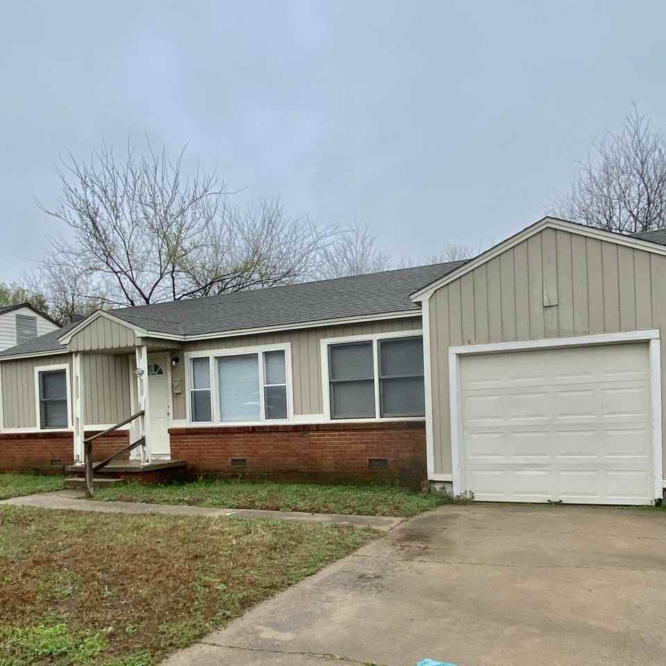 334 W 49th St N - Photo 2 of 7