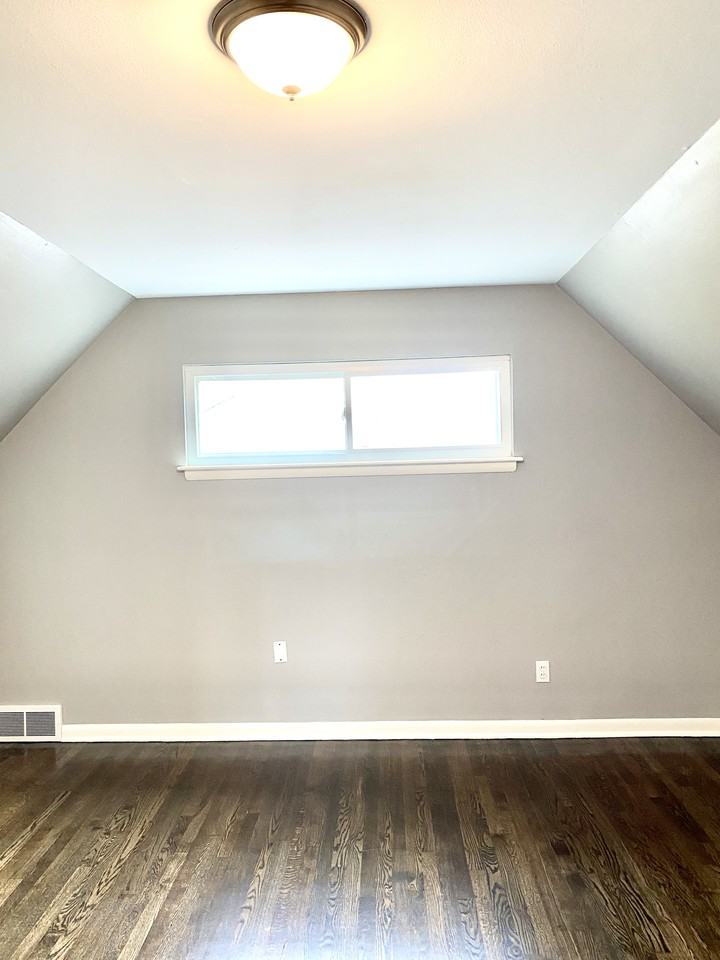 821 S Sunset Dr - Photo 2 of 2