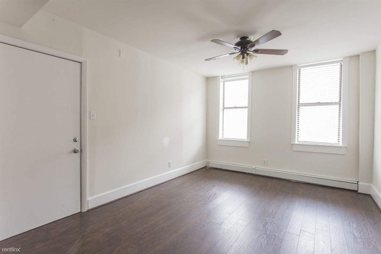 1526 Christian St - Photo 2 of 10