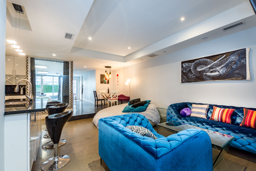 Dundas Street West #302