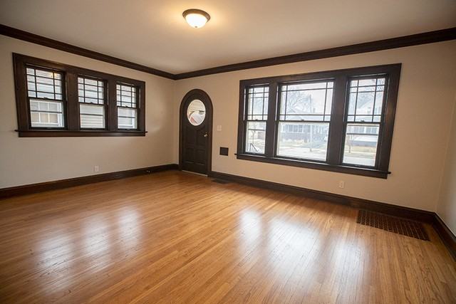 409 Griswold - Photo 2 of 9