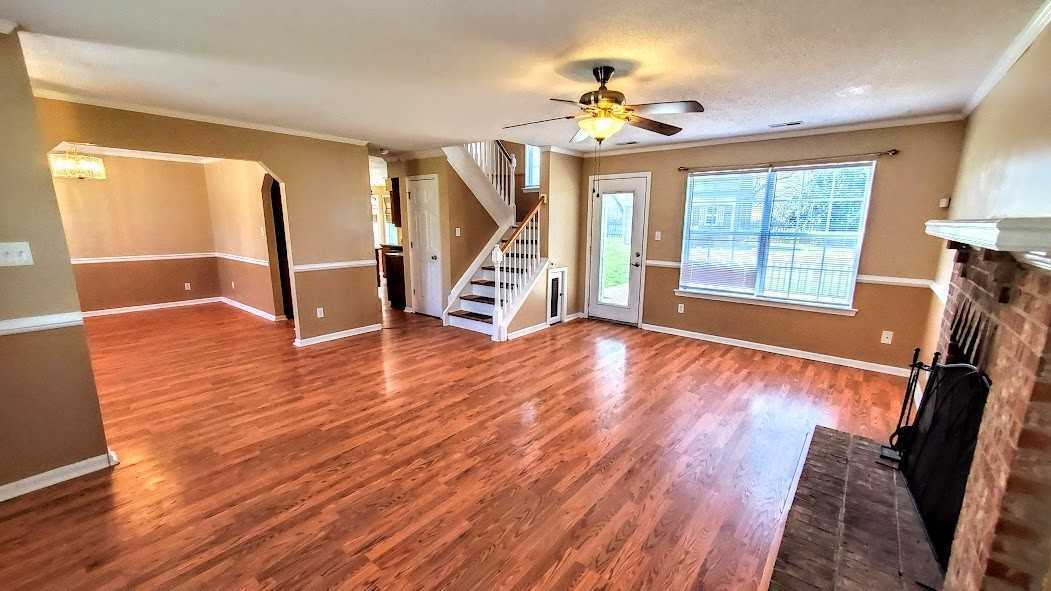 1214 Colonial Vw - Photo 2 of 37