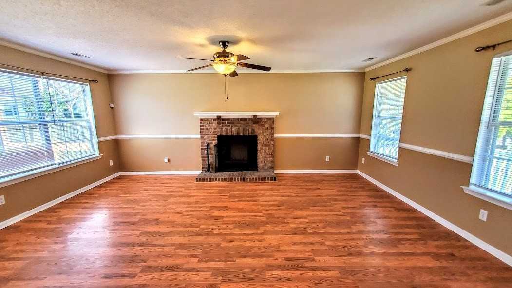 1214 Colonial Vw - Photo 3 of 37