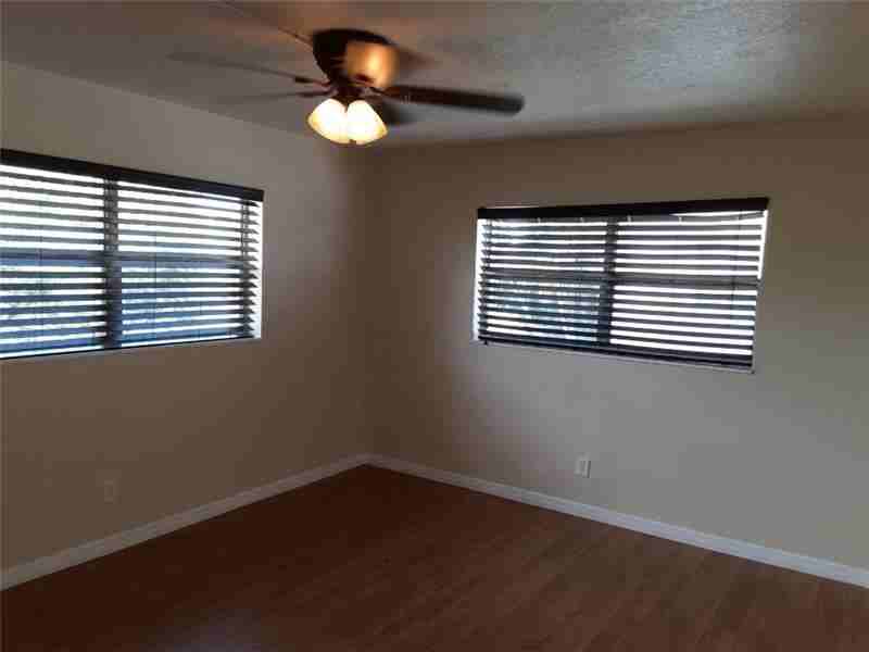 1021 Nw 45th St #8 - Photo 3 of 11