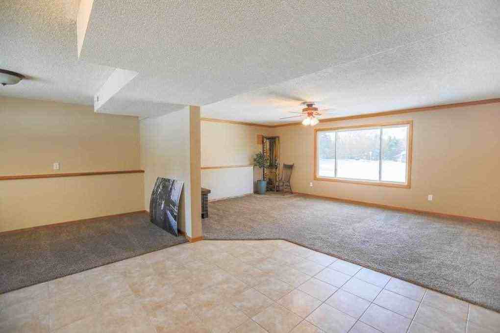 28631 Jocelyn Ave - Photo 3 of 19