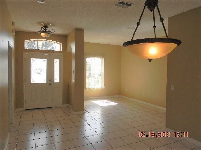 349 Aylesbury Court - Photo 3 of 23