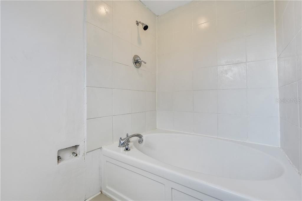 1515 Lake Eva Circle #B - Photo 2 of 4