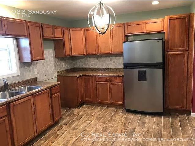1022 Sandusky Ave - Photo 3 of 9