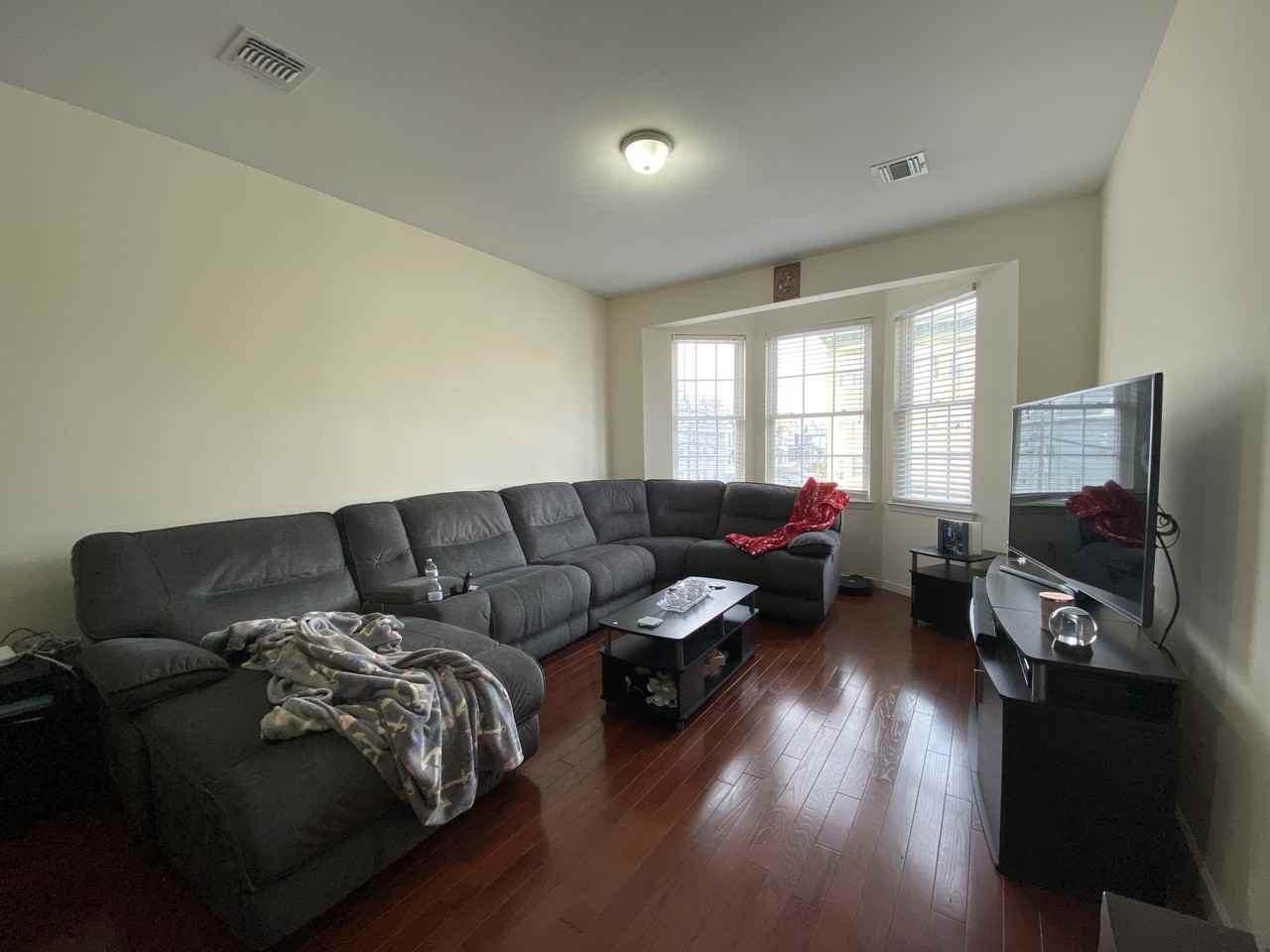 380-1/2 Avenue C #2 - Photo 3 of 9