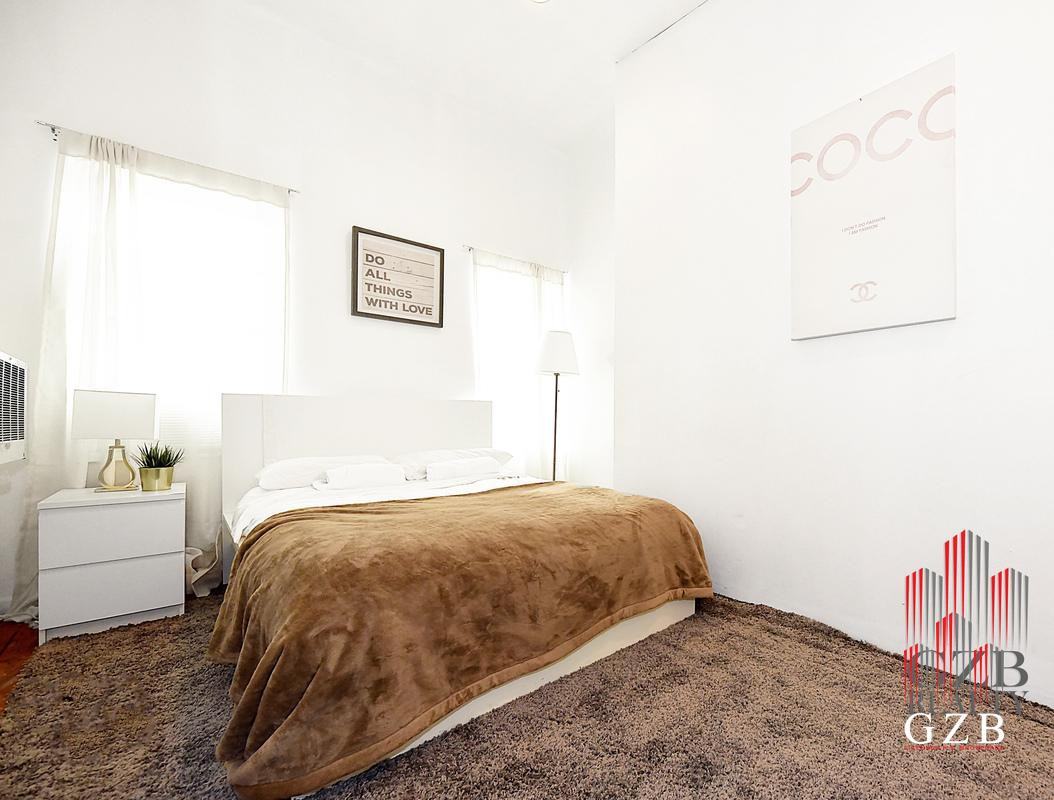 W 29th St & 8th Ave #4