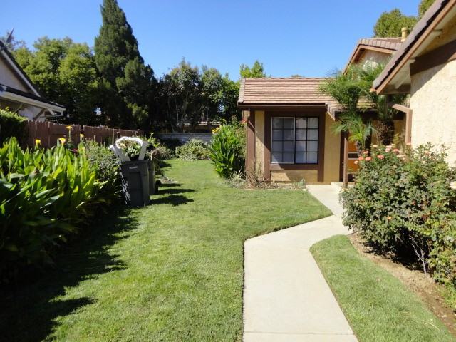 25715 Leticia Drive - Photo 2 of 10