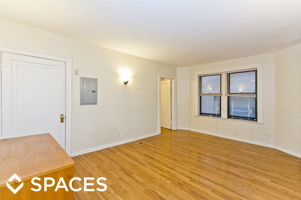 1712 W Estes Ave - Photo 2 of 7