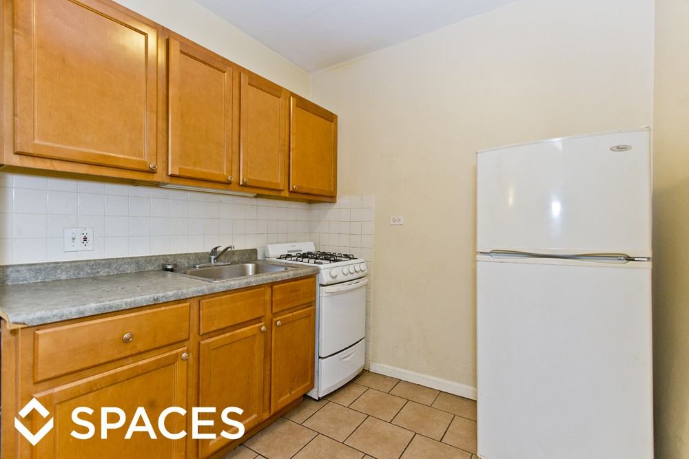 1712 W Estes Ave - Photo 3 of 7