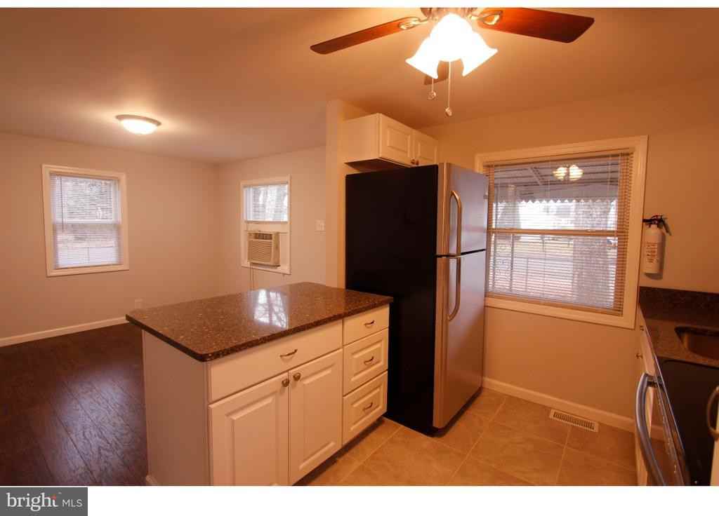 1111 Maine Avenue - Photo 2 of 14