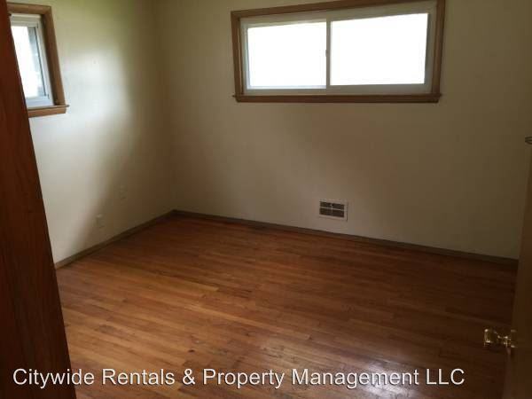 4923 N 76th St - Photo 3 of 12