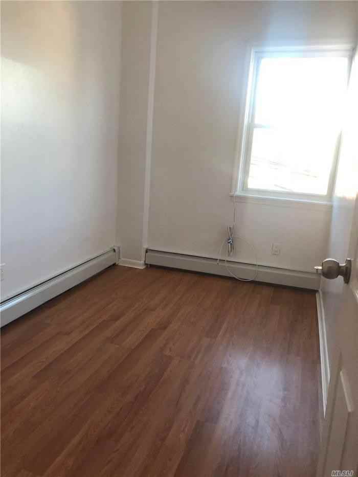 906 Hempstead Turnpi Tpke - Photo 2 of 12