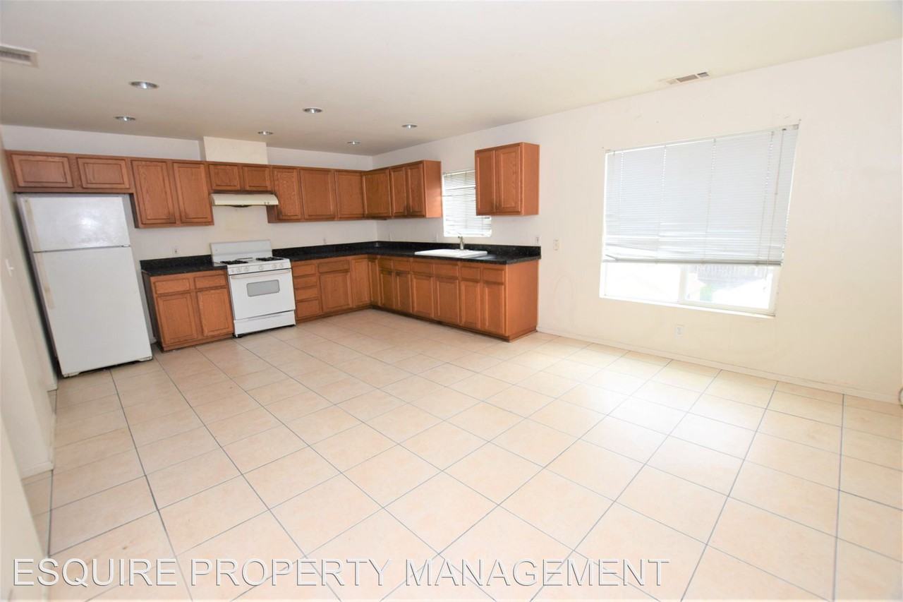 2451-2455 BARRY STREET - Photo 3 of 8