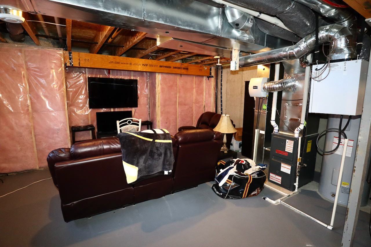 1231 163 St Sw - Photo 2 of 2