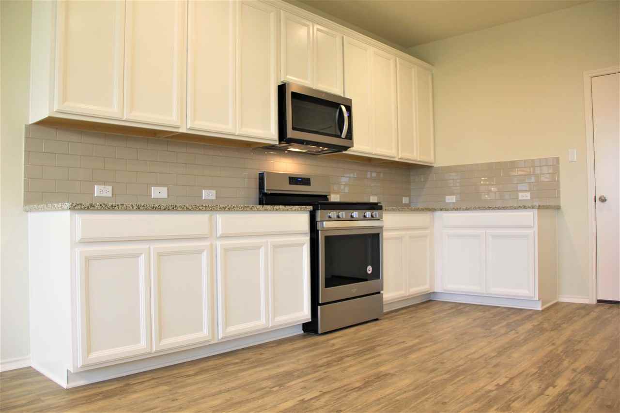 217 Boxwood Dr - Photo 3 of 22