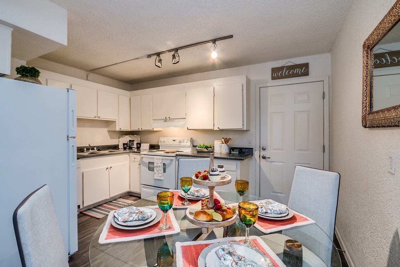 19 APTS - Photo 3 of 15