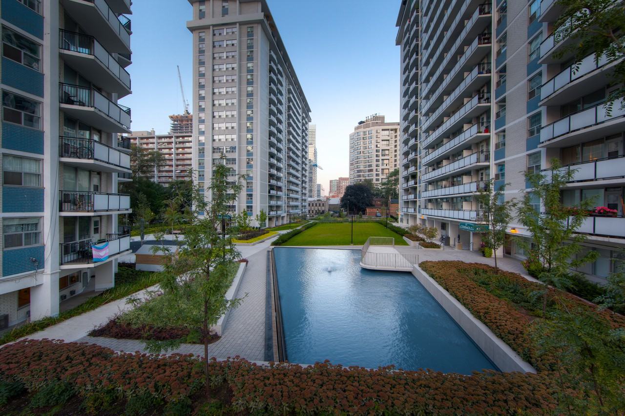 40 Alexander Street #PH07 - Photo 2 of 13