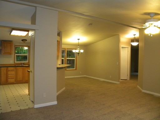 12568 NE Munson St - Photo 3 of 15