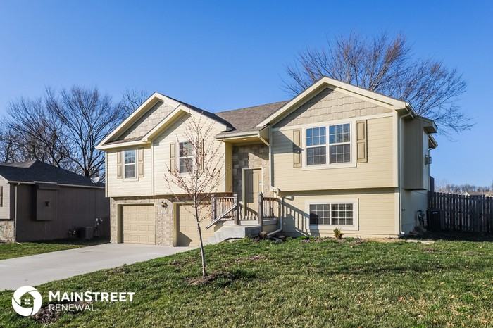 622 Autumn Drive - Photo 2 of 17