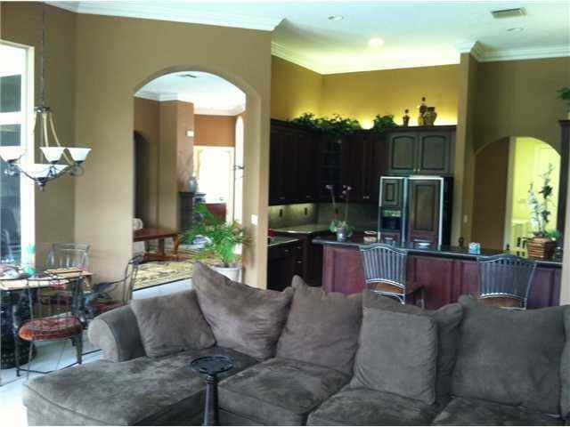 11091 Redhawk St - Photo 3 of 9