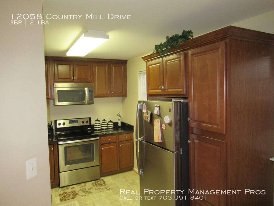 12058 Country Mill Drive - Photo 3 of 28