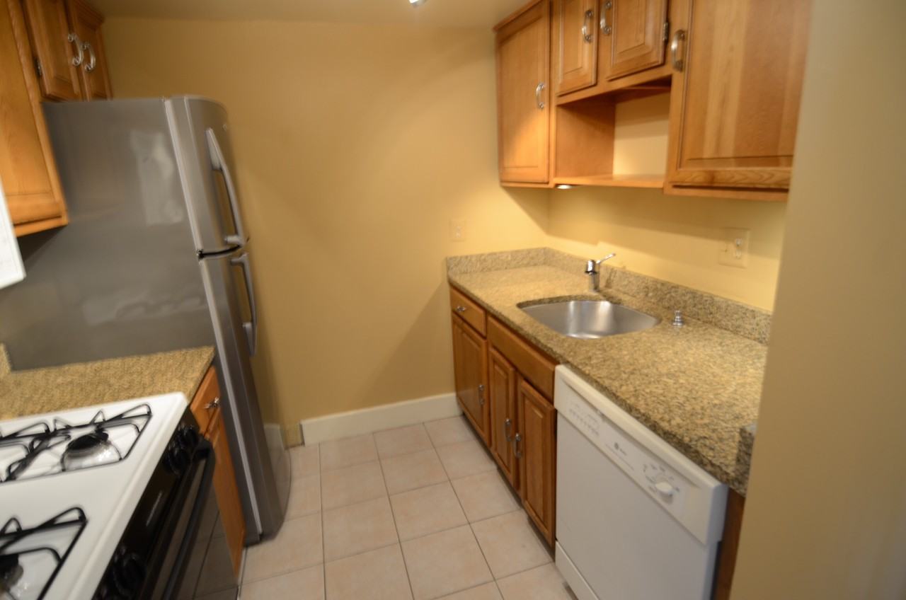 2127 California St NW - Photo 3 of 9