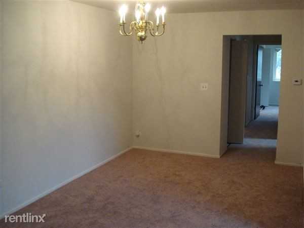 1460 Fairlane Dr - Photo 2 of 11