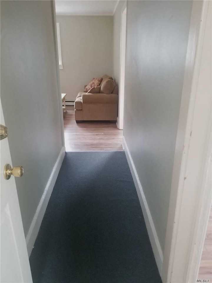 20 Oyster Bay Rd - Photo 2 of 12