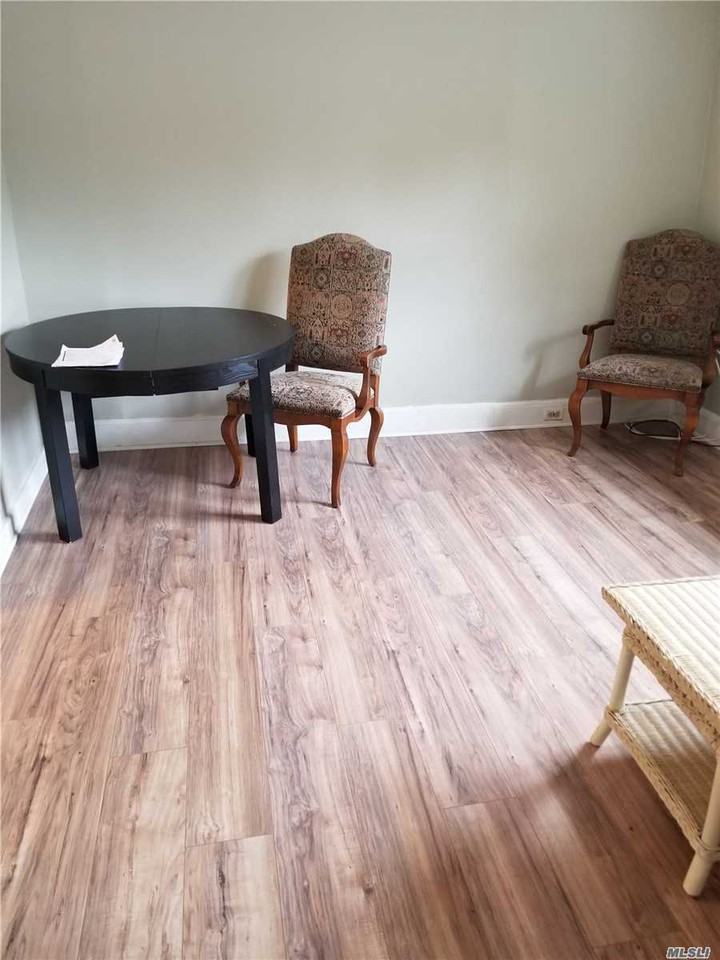 20 Oyster Bay Rd - Photo 3 of 12