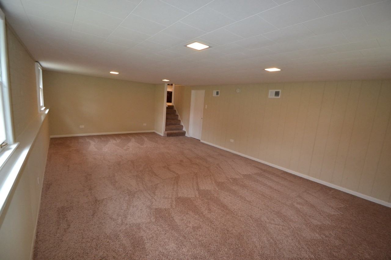 9914 S Turner Ave - Photo 2 of 9