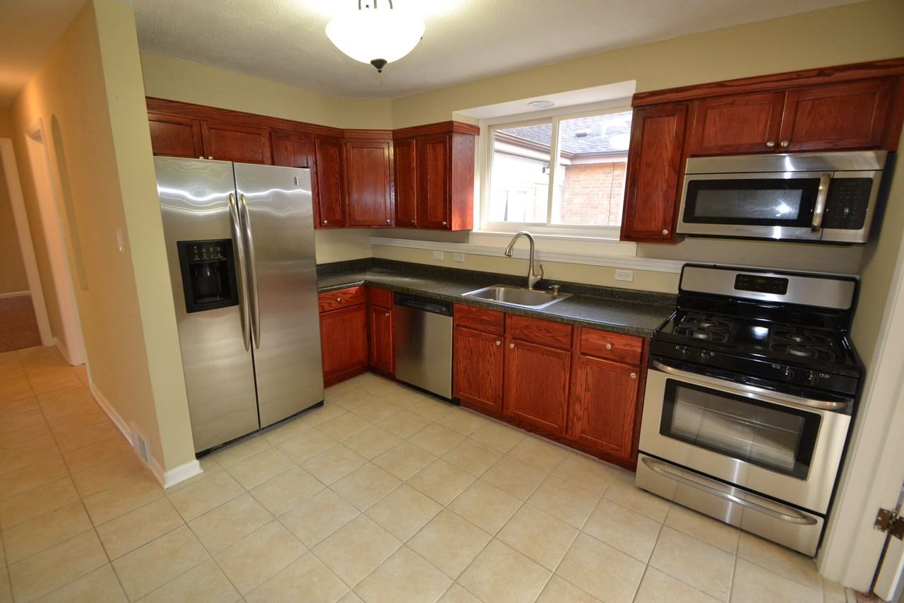 8905 S Utica Ave - Photo 2 of 9