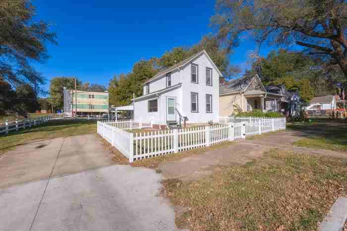 840 Pottawatomie Street - Photo 3 of 18