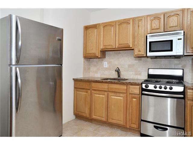 20 Devoe St - Photo 2 of 17