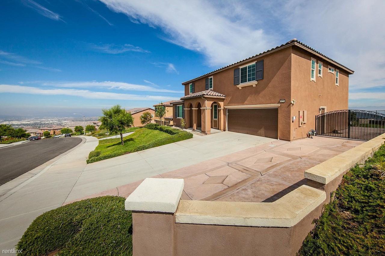 16736 Golden Bluff Loop - Photo 2 of 32