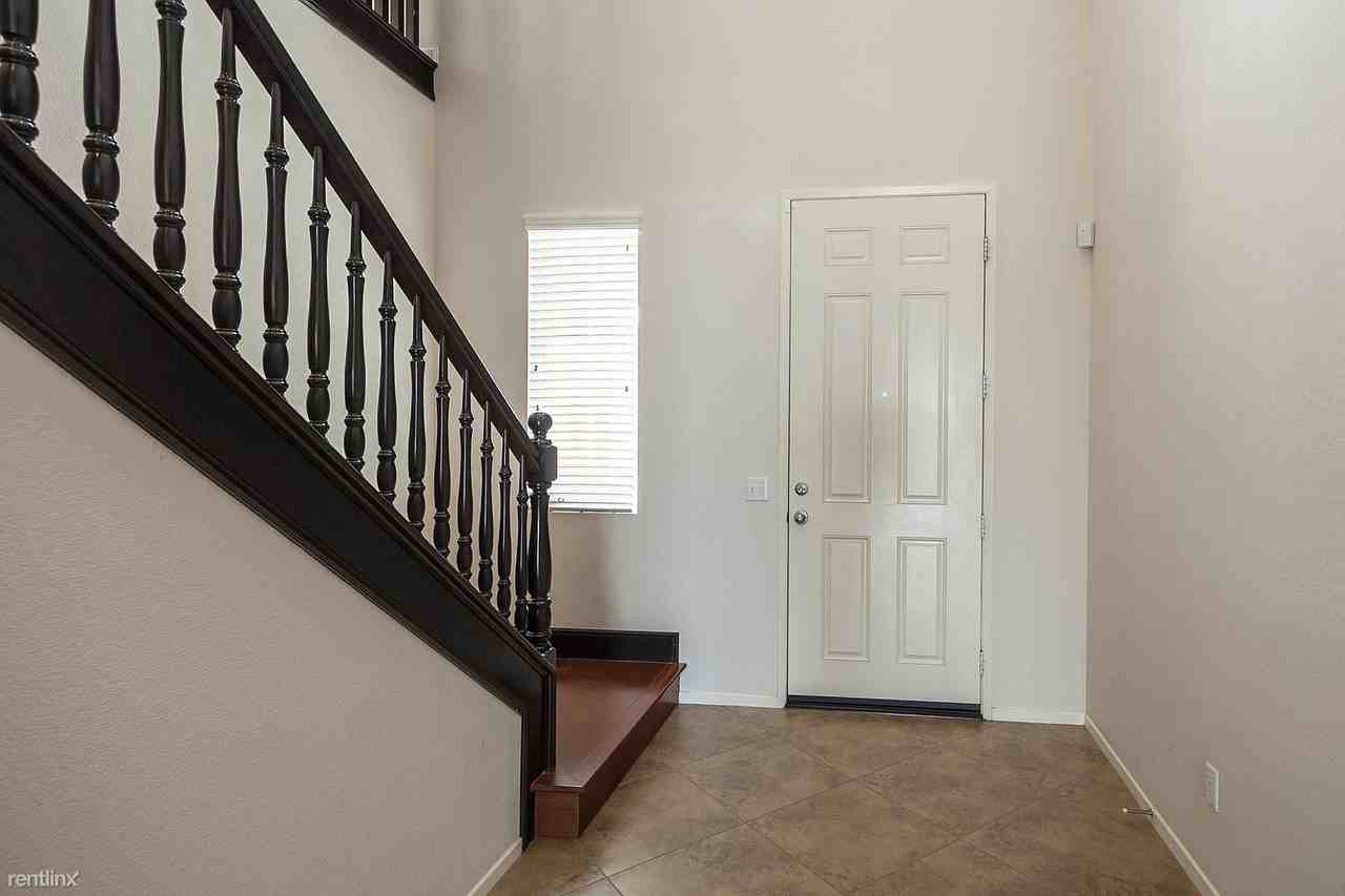 16736 Golden Bluff Loop - Photo 3 of 32