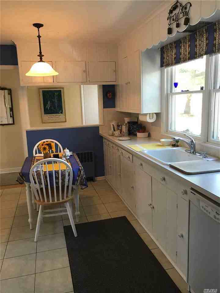 5 Barbara Court - Photo 2 of 11