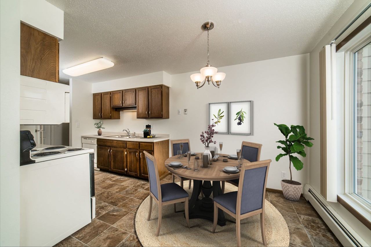 Colonial Village Apartments - Photo 3 of 17